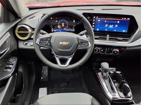 New 2026 Chevrolet Trax LT w/ Driver Confidence Package image 2