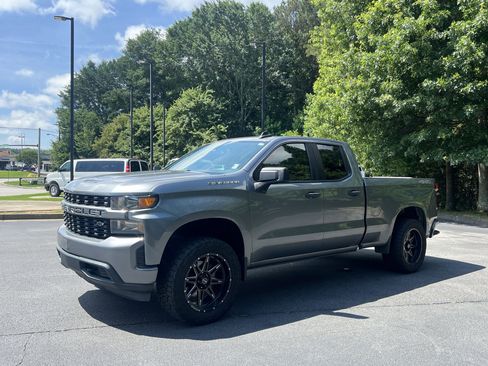 Used 2020 Chevrolet Silverado 1500 Custom w/ Custom Value Package AWD/4WD image 5
