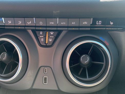 Used 2020 Chevrolet Blazer LT AWD/4WD image 13