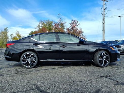 New 2025 Nissan Altima 2.5 SR image 3