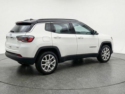 Used 2025 Jeep Compass Limited image 9