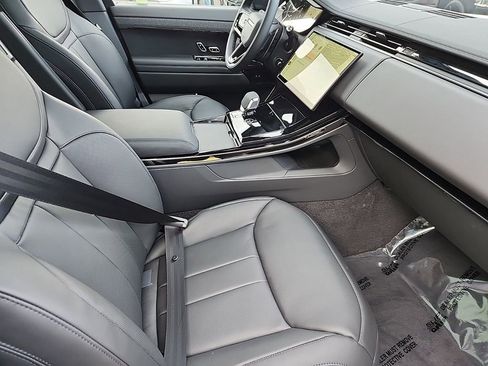 New 2025 Land Rover Range Rover Sport Dynamic SE image 3