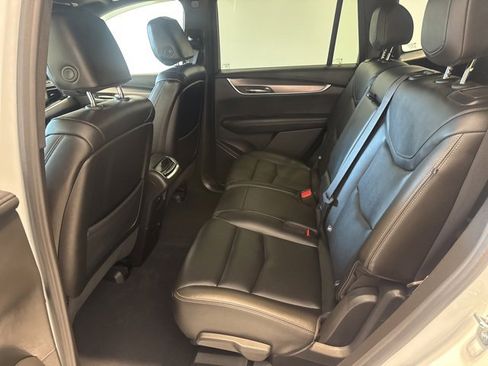 Used 2025 Cadillac XT6 Luxury image 19