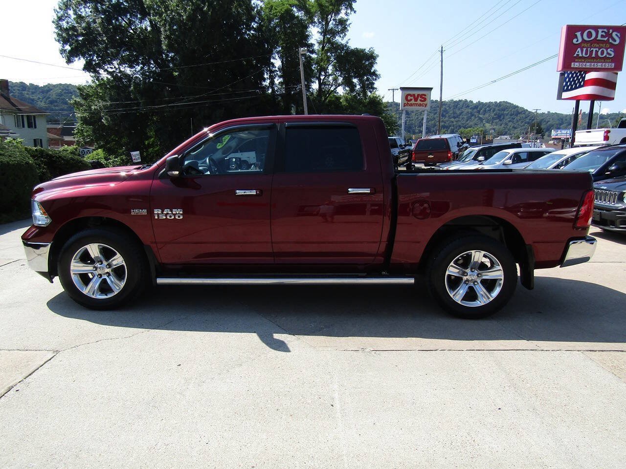 Used 2017 RAM 1500 Classic SLT w/ SLT Plus D←cor Group AWD/4WD image 3
