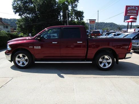 Used 2017 RAM 1500 Classic SLT w/ SLT Plus D←cor Group AWD/4WD image 3