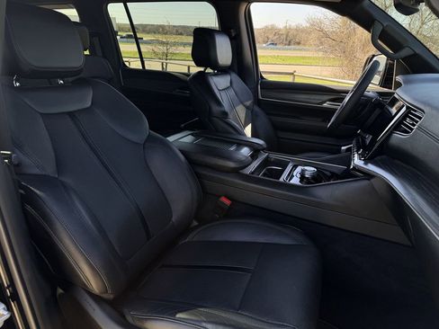 Used 2024 Jeep Wagoneer Series II w/ Flexible Seating Group image 26