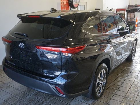 Used 2022 Toyota Highlander XLE image 15