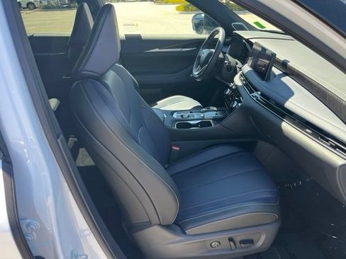 Certified 2026 INFINITI QX60 Sport w/ Dark Cargo Package AWD/4WD image 10