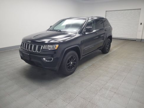 Used 2019 Jeep Grand Cherokee Laredo AWD/4WD image 2