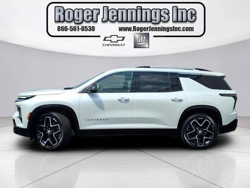 Used 2025 Chevrolet Traverse High Country FWD image 2