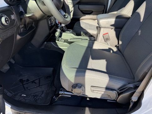 Used 2024 Jeep Gladiator Sport image 20