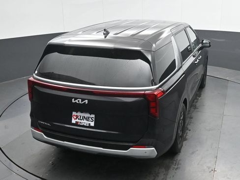 Used 2025 Kia Carnival FWD image 33