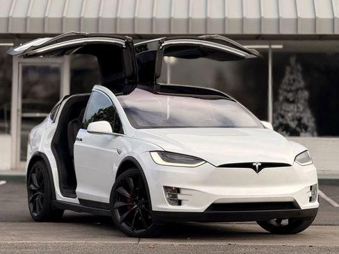 Used 2018 Tesla Model X P100D image 2