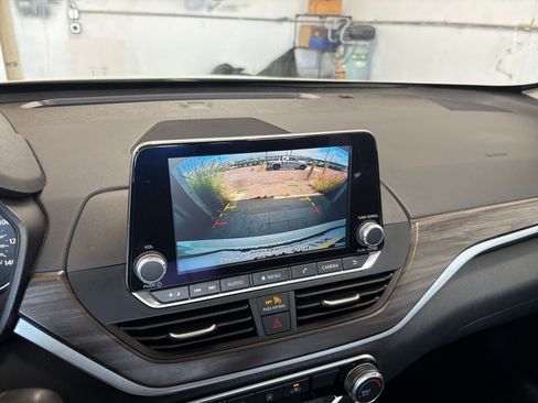 Used 2025 Nissan Altima 2.5 SV FWD image 23