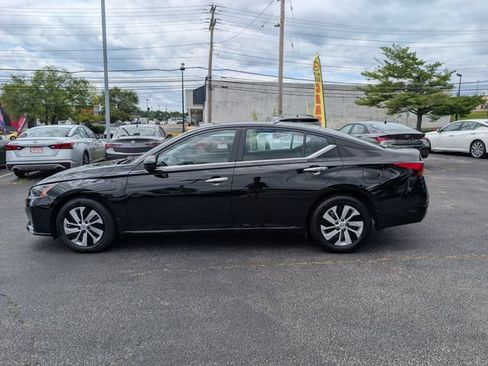Used 2024 Nissan Altima 2.5 S FWD image 6