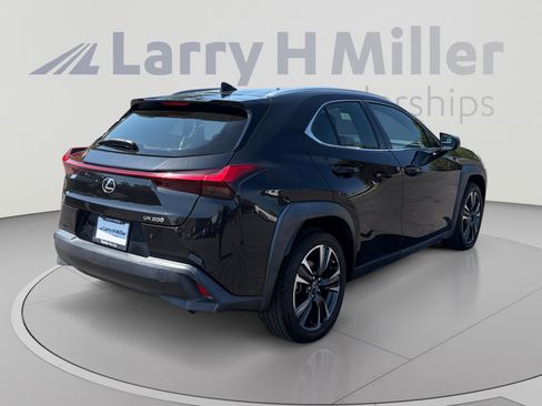 Used 2021 Lexus UX 200 FWD image 5