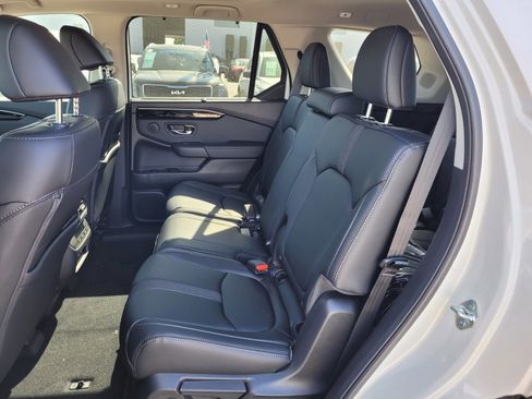 New 2025 Honda Pilot Touring image 8