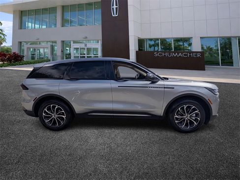 Certified 2025 Lincoln Nautilus Premier image 8