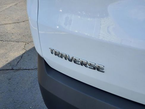 Used 2023 Chevrolet Traverse LT image 30