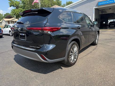Used 2022 Toyota Highlander Platinum AWD/4WD image 6