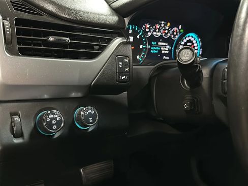 Used 2017 Chevrolet Suburban LT image 33