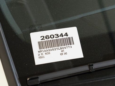 Certified 2026 Porsche Macan AWD/4WD image 31
