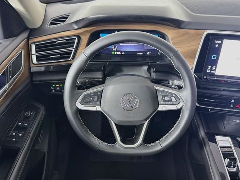 Used 2025 Volkswagen Atlas SE FWD image 18