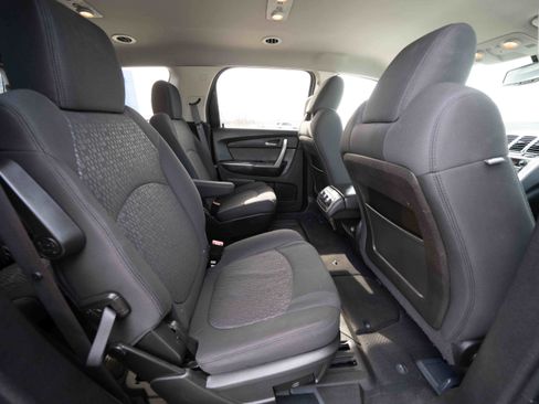 Used 2011 GMC Acadia SLE image 24