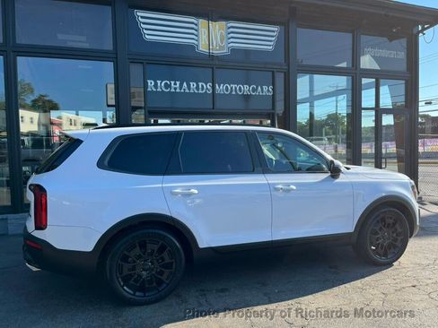 Used 2021 Kia Telluride EX w/ EX Premium Package image 3