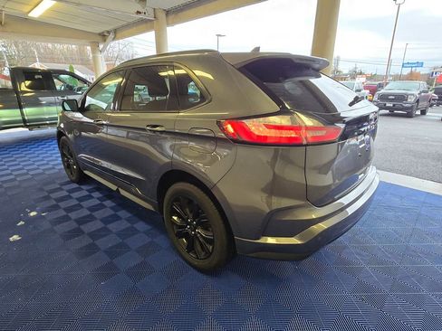 Used 2022 Ford Edge SE w/ Black Appearance Package image 4