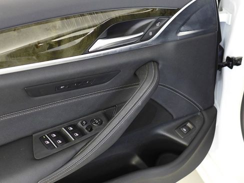 Used 2022 BMW 530i w/ Convenience Package image 12