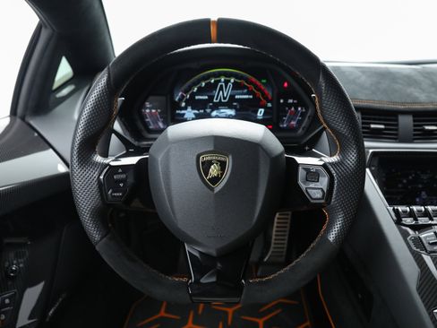 Used 2020 Lamborghini Aventador SVJ image 32