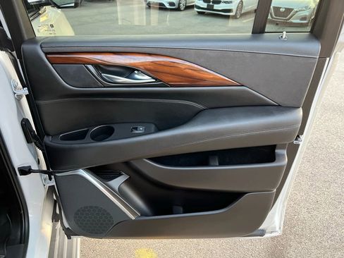 Used 2020 Cadillac Escalade ESV Luxury image 22