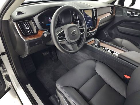 Certified 2024 Volvo XC60 B5 Plus w/ Climate Package AWD/4WD image 18