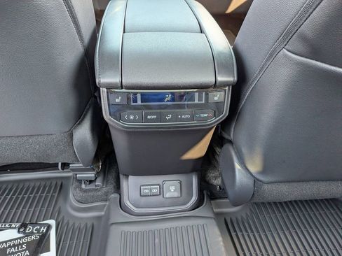 New 2026 Toyota Highlander Platinum AWD/4WD image 18