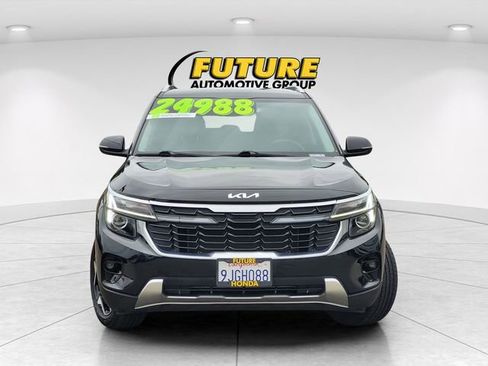 Used 2024 Kia Seltos EX FWD image 2