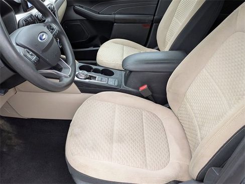Used 2021 Ford Escape SE image 12