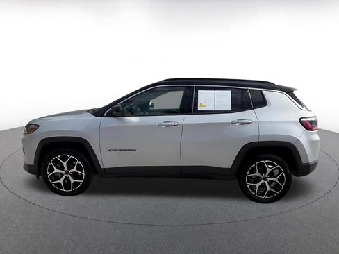 Used 2025 Jeep Compass Limited AWD/4WD image 9