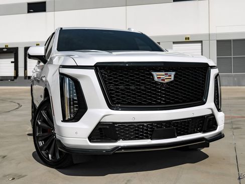 Used 2025 Cadillac Escalade V w/ LPO, Floor Liner Package image 20