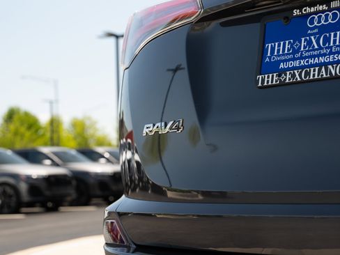 Used 2018 Toyota RAV4 XLE AWD/4WD image 26