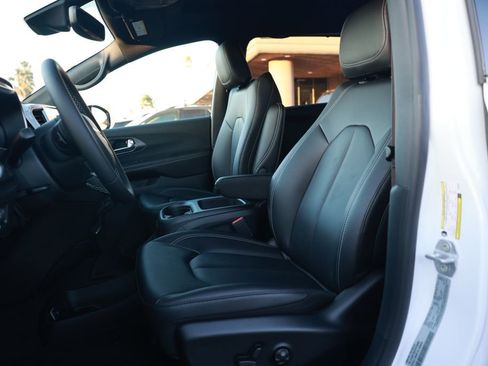 New 2026 Chrysler Pacifica Select FWD image 13