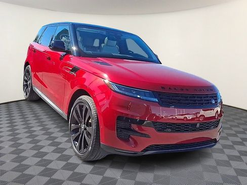 Used 2024 Land Rover Range Rover Sport SE image 2