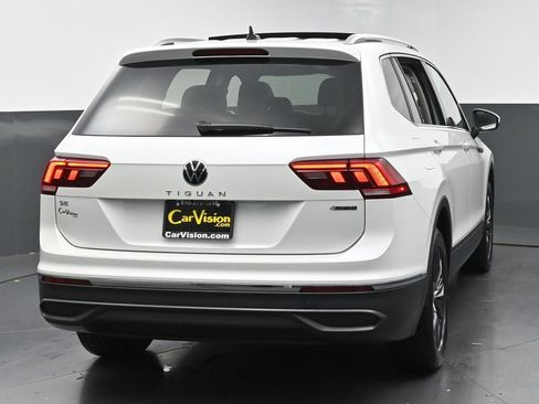 Used 2023 Volkswagen Tiguan SE w/ Panoramic Sunroof Package image 4