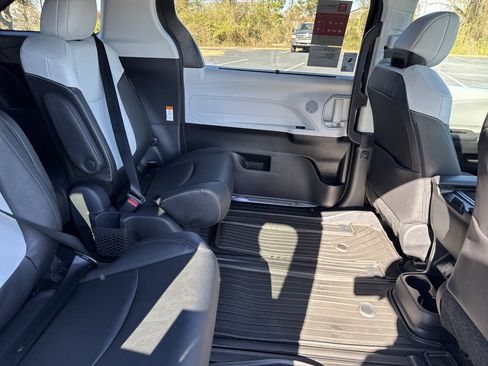 New 2026 Toyota Sienna XSE image 33