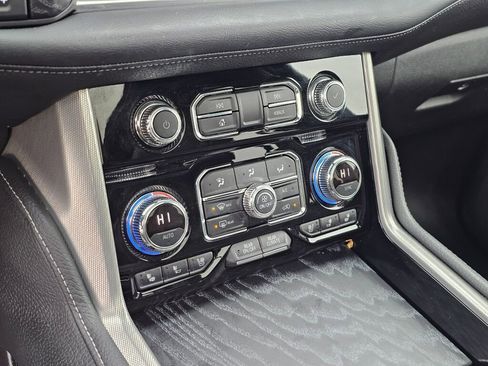 Used 2021 GMC Yukon Denali w/ Denali Premium Package image 39