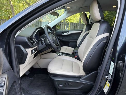 Used 2022 Ford Escape SEL w/ Technology Package AWD/4WD image 10
