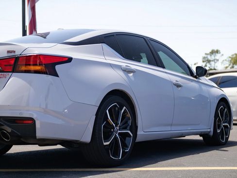 Used 2024 Nissan Altima 2.5 SR w/ SR Premium Package FWD image 16
