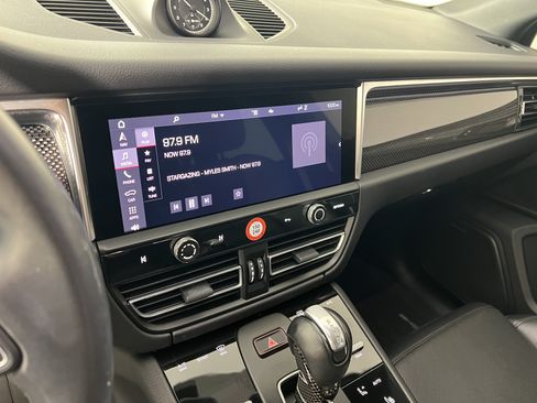 Used 2023 Porsche Macan AWD/4WD image 29