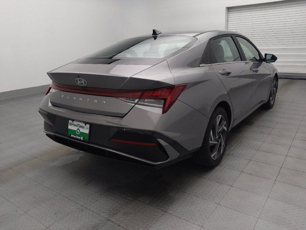 Used 2025 Hyundai Elantra SEL FWD image 9