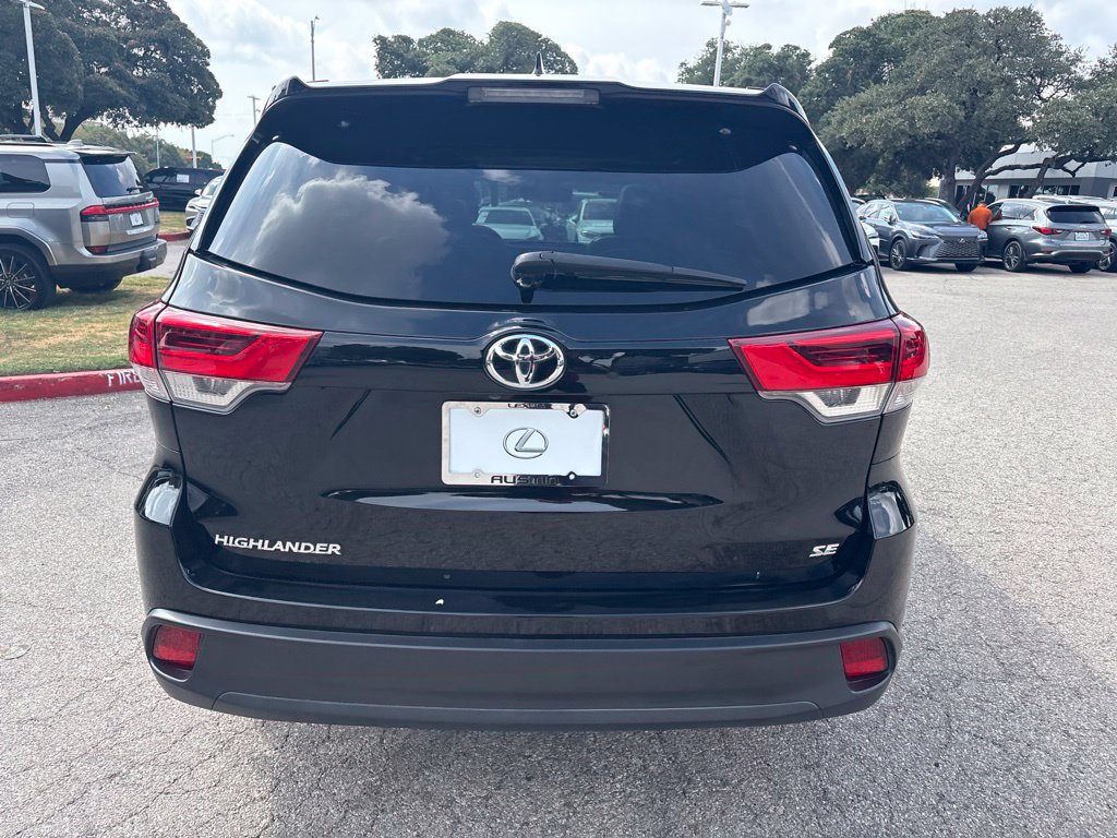 Used 2018 Toyota Highlander SE FWD image 4